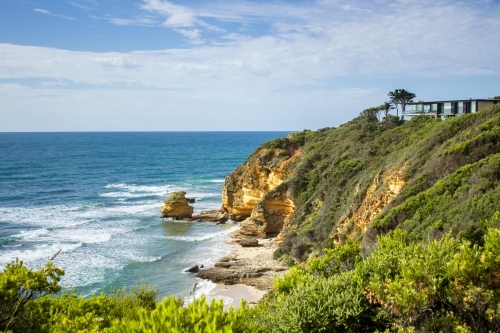 Landscape view of Aireys Inlet, Victoria. Coastal cliffs with striking architecture, vast ocean view - Australian Stock Image