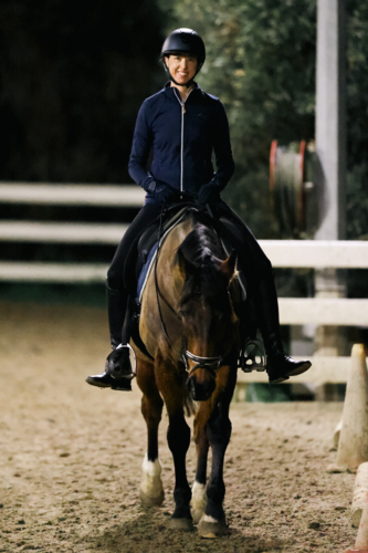 MELBOURNE, AUSTRALIA - July 26 2023: A female practices on her horse in an arena at night - Australian Stock Image