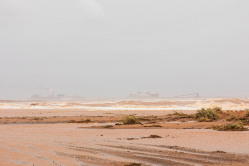 Rough muddy seas caused by Cyclone Sean- looking towards Chevron oil and gas, Onslow - Australian Stock Image