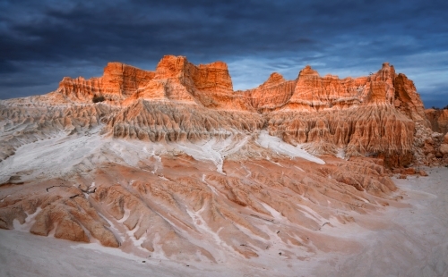 Storm clouds build over Red top desert landforms - Australian Stock Image