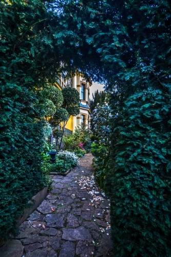 The gardens and hedges of the historic Corinda accommodation in Hobart. - Australian Stock Image