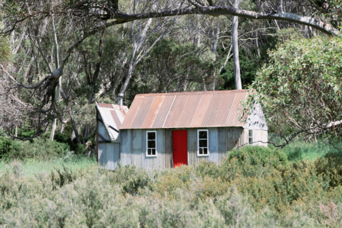 The historic Horse Camp Hut in Kosciuszko National Park near Schlink Pass on a clear summer day. - Australian Stock Image