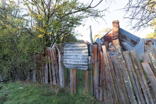 Trespassers will be prosecuted sign on old shed - Australian Stock Image