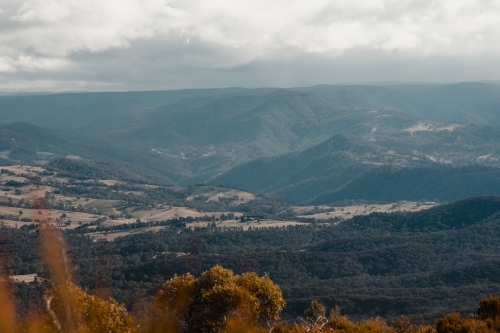 Views into the Megalong Valley from Cahill's Lookout, Blue Mountains. - Australian Stock Image