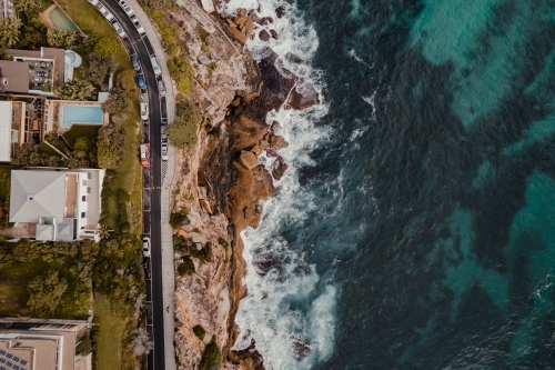 Waterfront properties looking over Bronte Beach on Calga Place - Australian Stock Image